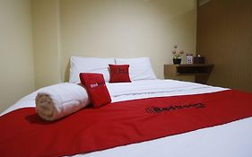 RedDoorz near ITC Cempaka Mas